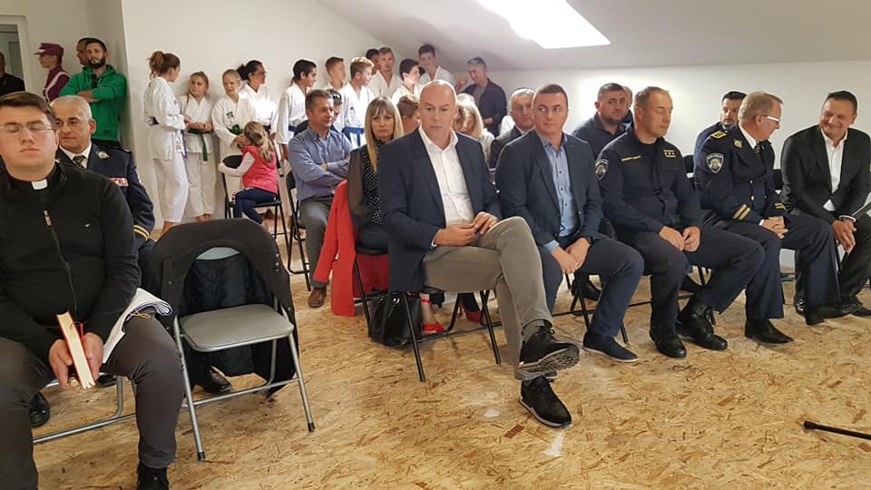 42837633 2220771921287704 4600336644657119232 n