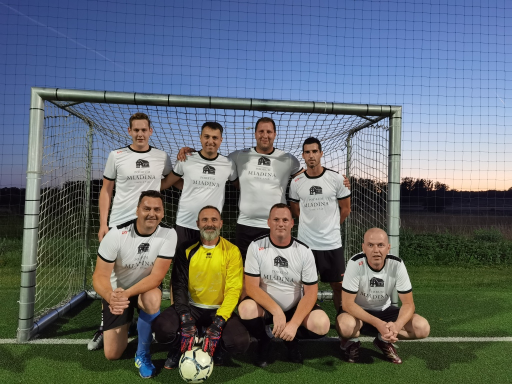 PODRUM MLADINA I VINARI PLEŠIVICE